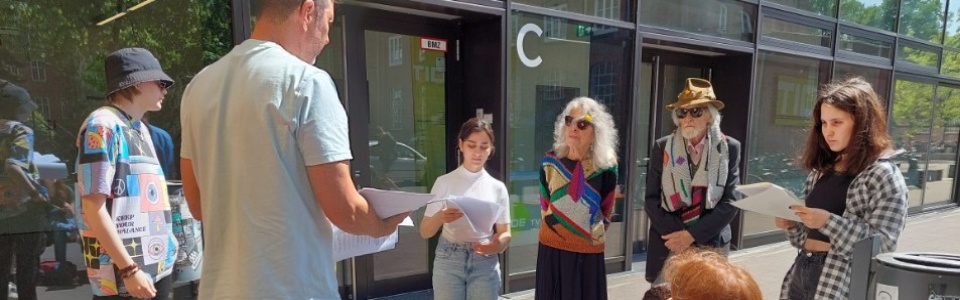 $galleryItem->description